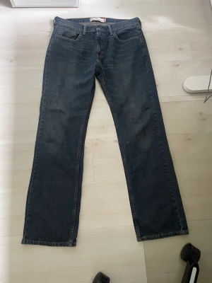 Levis Jeans  - Levis 559  mörkblå W34 L34 Säljer för dem inte riktigt var min passform och snäppet för förstora