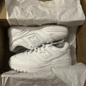 New Balance  - New balance skor som är helt nya, aldrig använda. Kostar 1 400