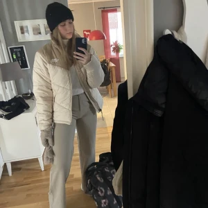 The north face jacka - Använd fåtal gånger, i nyskick!! Nypris ca 2500❣️egna bud välkommet!