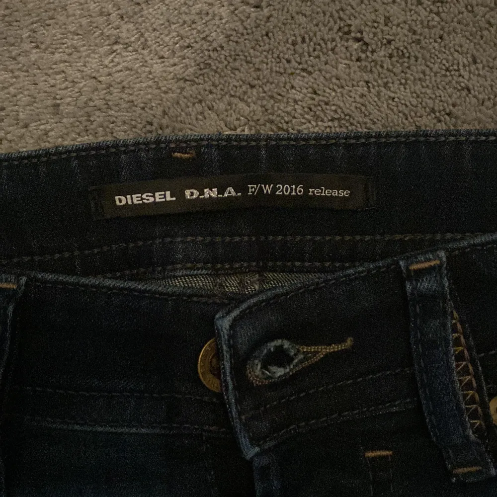 Ett par snygga jeans från diesel i storlek M. Jeans & Byxor.