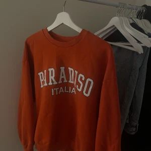 Sweatshirt  - Sweatshirt från ginatricot i bra skick!🌸