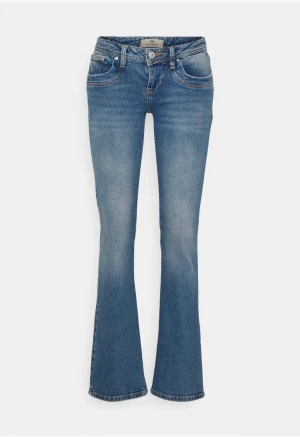 Blåa ltb jeans - Säljer dessa jätte snygga ltb jeans, då de är försmå. Används högst 3 gånger, stl 24/34 så dem passar någon mellan 163 och 175 cm beroende på hur långa man vill ha dem. Väldigt eftertraktade och slutsålda överallt. Jätte bra skick💗