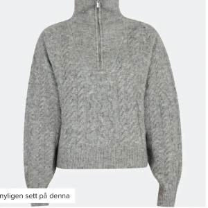 stickad tröja oanvänd - säljer denna super gosiga tröjan 🩷 endast testad! Nypris 500 säljer för 250