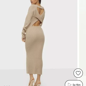 Stickad klänning  - Ribbstickad klänning från Nelly. Storlek S. 