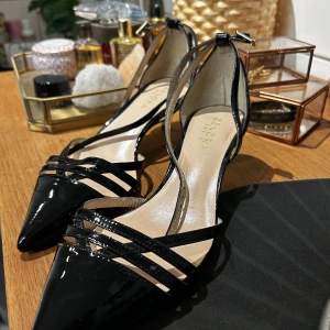 Klackarskor - Storlek 37. Du står för frakt. Kan mötas upp i Stockholm 