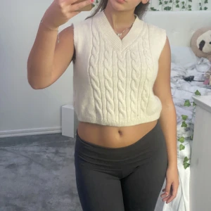 Väst - Sweater vest från topshop, har aldrig använt endast testat!🤍