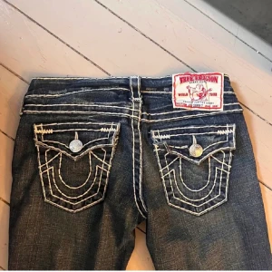 True religion jeans - Säljer snygga true religion jeans eftersom de inte kommer till användning💗(lånade bilder)