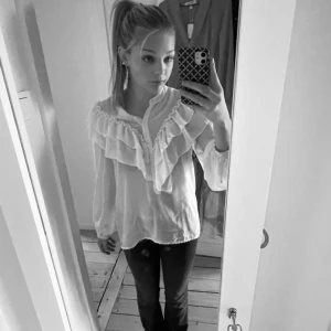 Supersöt blus 😇 - Säljer min superfina blus pga att den inte kommer till användning, den är från ginatricot men går inte att köpa längre. Den är i storlek 36 men passar mig som vanligtvis har storlek 34 ❣️