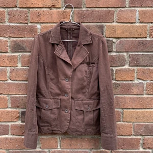 Brun kavaj i storlek M - Brun kavaj i storlek M, perfekt som höstjacka!