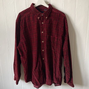 Flanellskjorta  - Vinröd flanellskjorta  Secondhand find