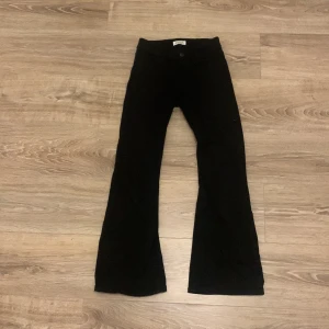 Ett par jätte fina jeans!🙌🏼 - Tvättar innan jag skickar. Bra matrial 