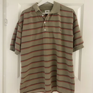 Tröjan  - Köpte den på Plick men kom aldrig till användning. Tror har varit lite använd av oersonen innan 