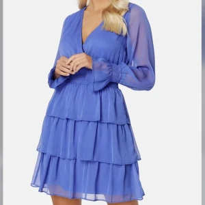 Blå/lila klänning - ❌Prissänkt från 400kr❌ Super söt klänning som tyvärr inte kommer/kommit till användning 