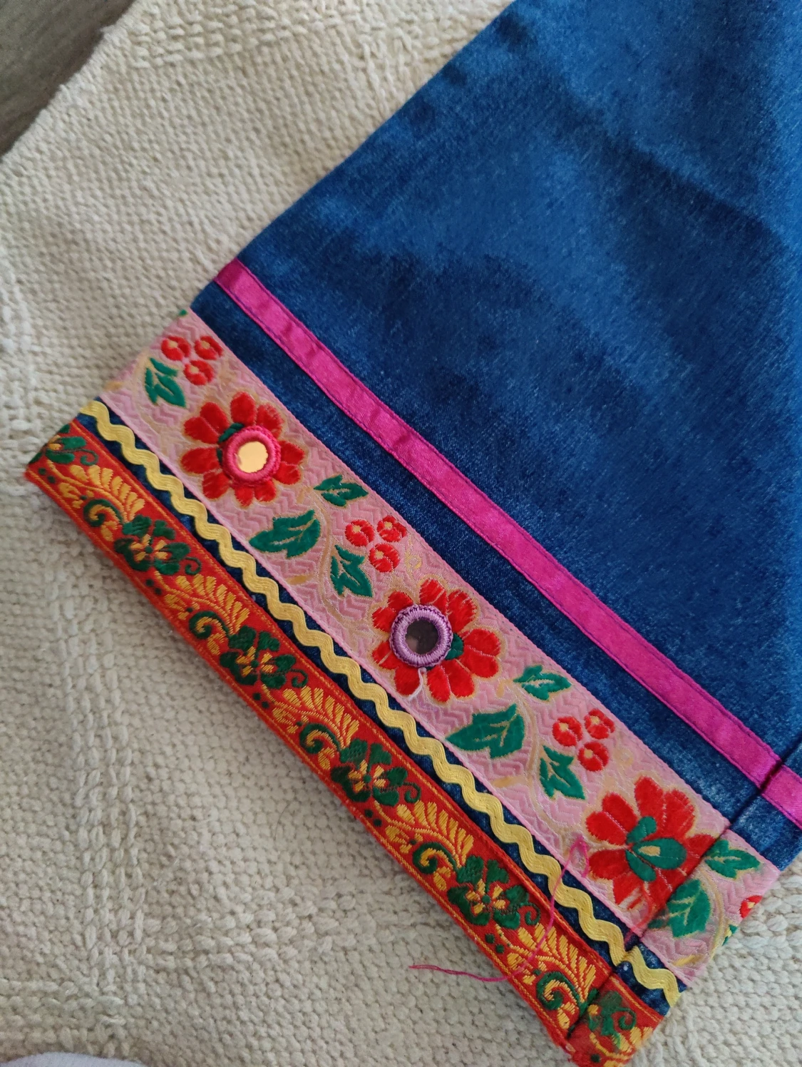 Y2K bootcut jeans with flower details  - 90