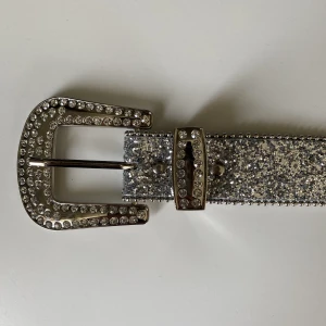 Bb bälte  - Tja. säljer de här sprillans nya bb bälte använt 0 gånger 10/10 skick pris kan diskuteras 