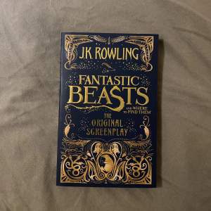 Säljer boken fantastic beasts and where to find them, aldrig läst. 