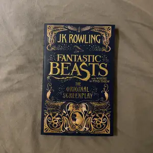 Säljer boken fantastic beasts and where to find them, aldrig läst. 