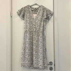 klänning - Jättefin klänning som tyvärr inte kommer till användning🥰
