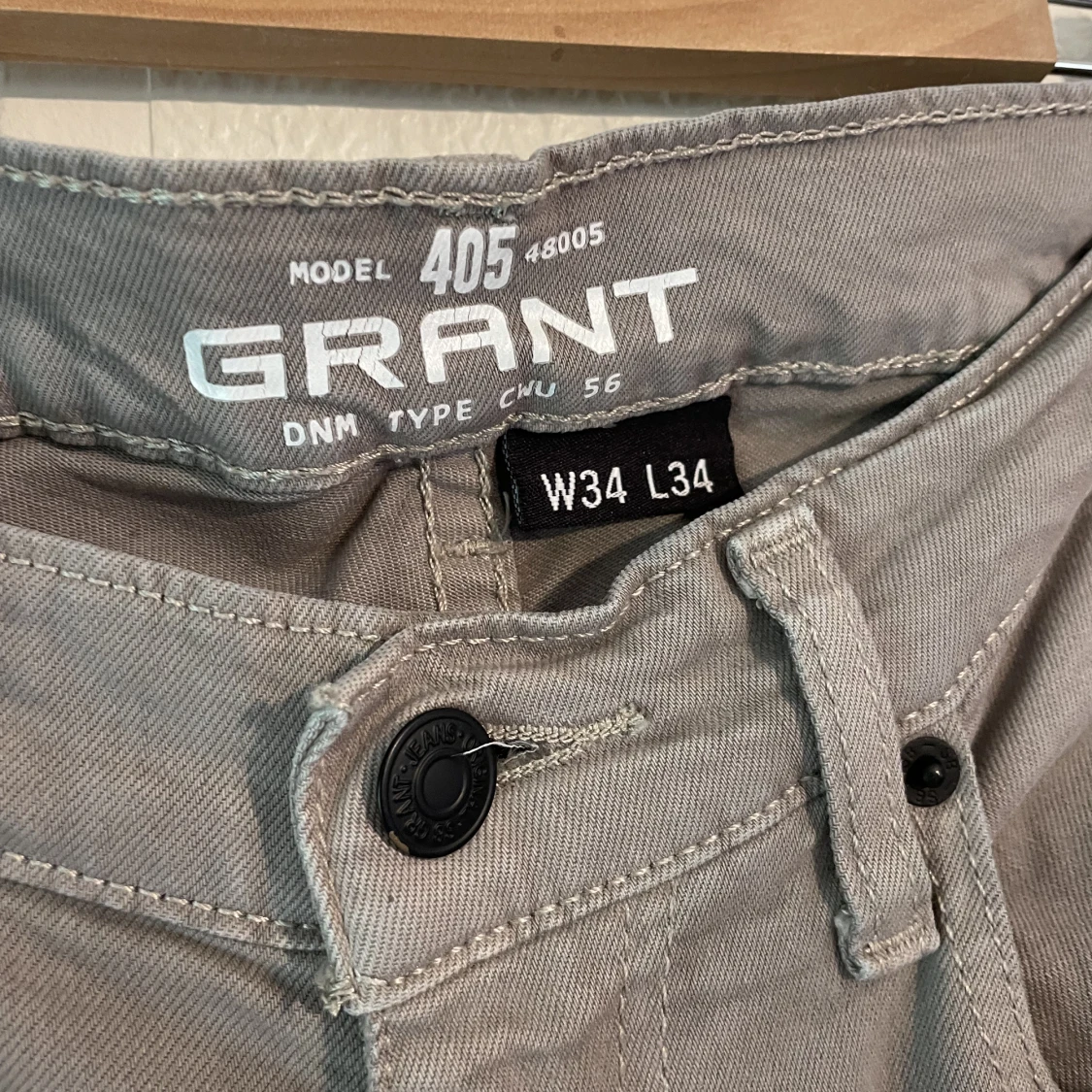 Gråa Jeans  - 91