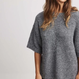 Grå tröja - Reserverad