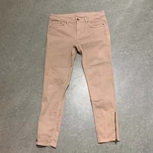 Jeans - Är andvänd en gång.