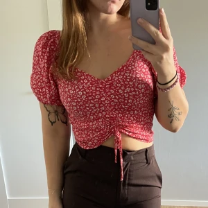 Blus - Blus med snörning. Från Lindex.