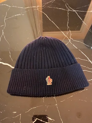 Moncler mössa - Mössa från moncler i bra skick