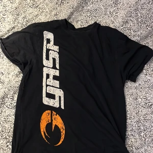 Gasp Oversized Tee - Använd några gånger. Säljer för den är för liten