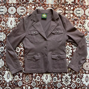 overshirt - säljes på instagram  @vintagelab.se