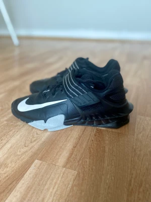 Nike Savaleos - Worn a few times, worn only in the gym, no flaws, true to size