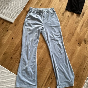 Velour mjukisbyxor! - Fina men saknar snöret i midjan!