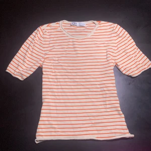 t shirt - tröja vit och orange randig  💞💞