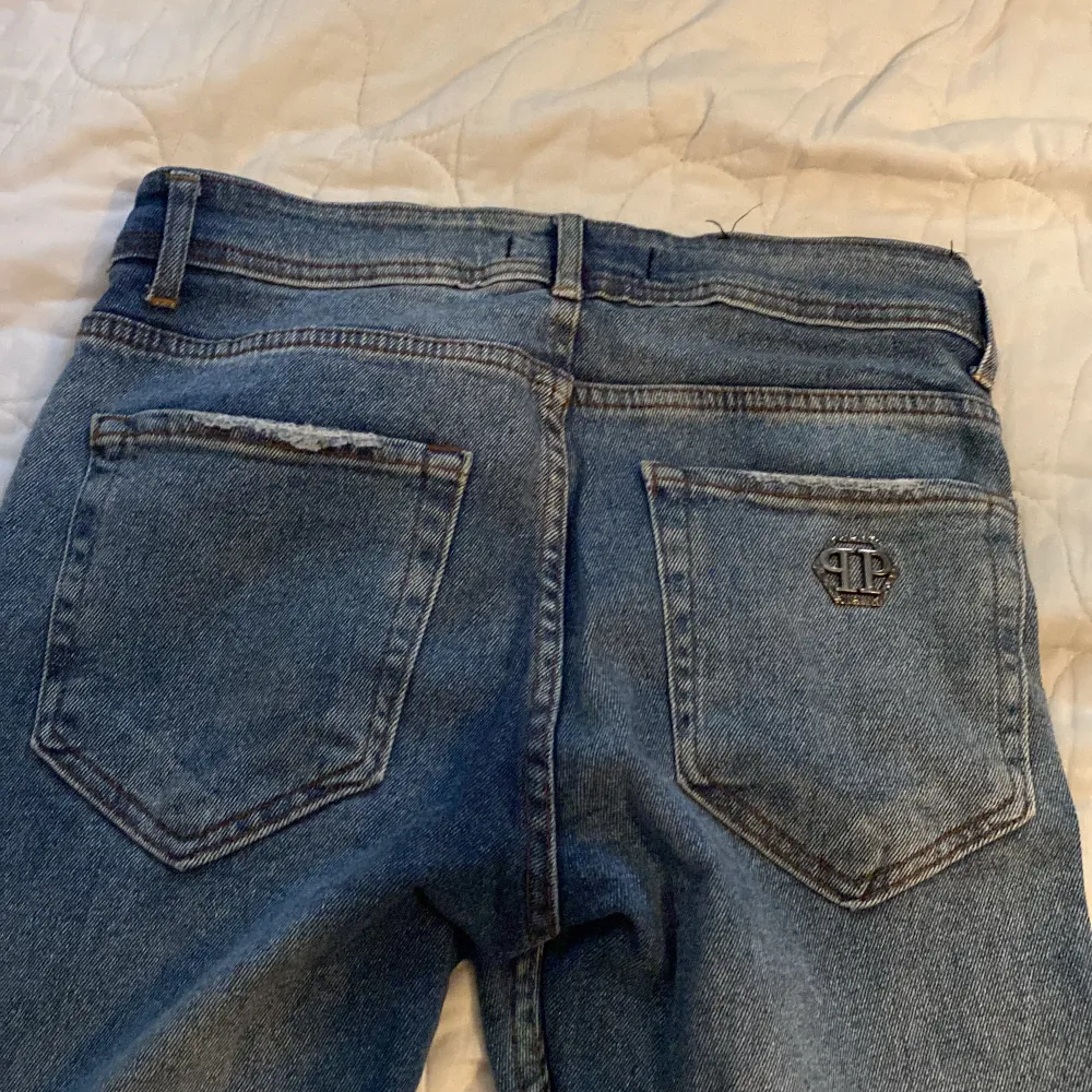 Oanvända köptes för 6 månader sen.Bra kvalite.. Jeans & Byxor.