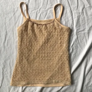 Vintage topp - Bra skick! Två små fläckar, sista bilden. Står ingen storlek men den är S eller m💗