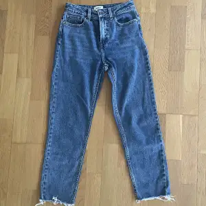 Jeans från ONLY i storlek 25/32 (XXS). Använd ett fåtal gånger 