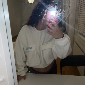 Bohoo - Säljer denna hoodien. Har aldrig använt bara testat. Inte min stil! 