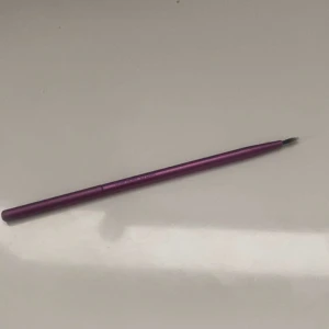 real techniques borste  - En real techniques borste som är helt oanvänd och är i ett perfekt skick. 