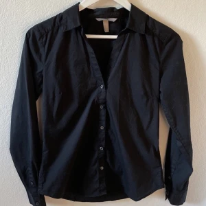 Skjorta  - Använd 1gång, fint skick.