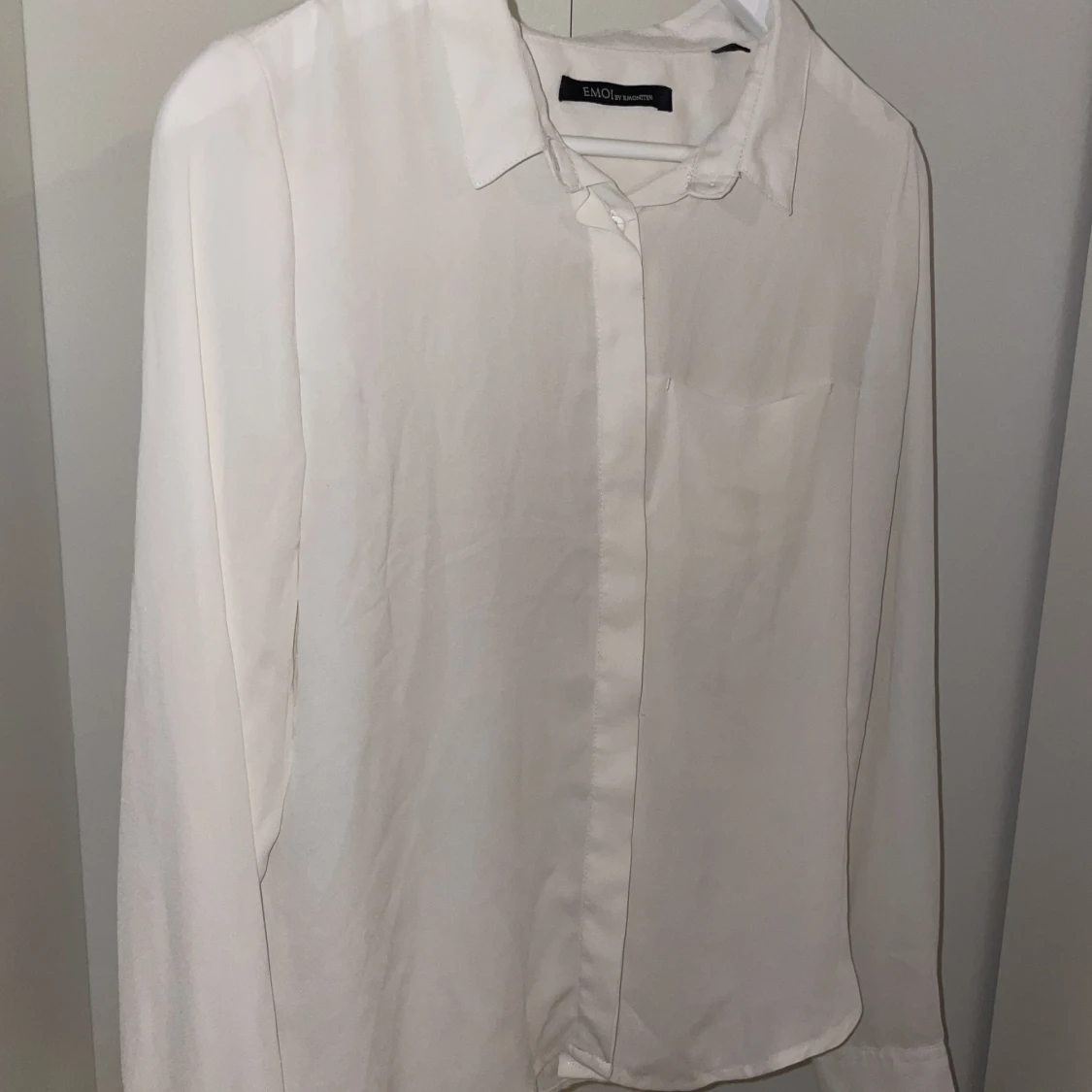 Luftig vit skjorta  - 90