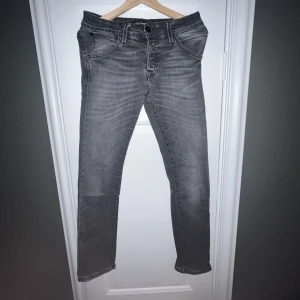 Jack & Jones Jeans - Jack & Jones Slim fit Jeans // Skick: 9/10 // Använda men inget man märker // Skriv vid frågor 