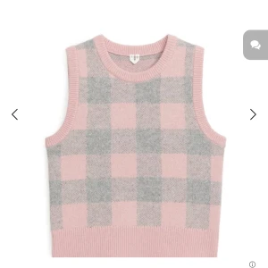 Arket ull väst - Från arket. Strl S. Köpt för 690kr o utan defekter! Perfekt under hösten. 