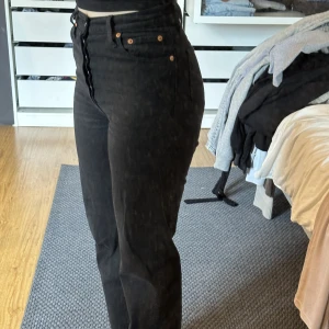 Levis 501 - Strl 26x29, högmidjade. Nypris ca 1000kr. 