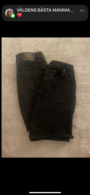 Svarta/gråa jeans kjolar - 150kr/st  250kr för båda    
