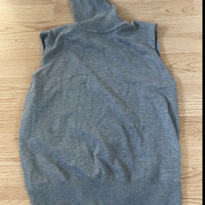 Arvlös tröja - En jätte fin armlås tröja ifrån Saint Tropez i storlek M 👌🏼