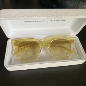 Solglasögon från chimi i modellen 04