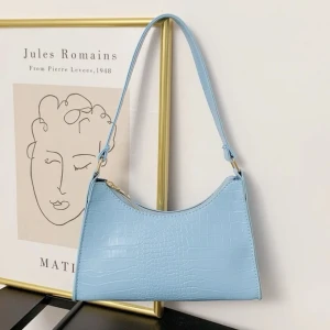 Blå väska - Jättefin blå väska men kommer inte till användning 