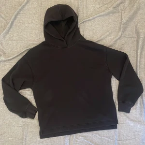 Uniqlo hoodie (Black) - Uniqlo hoodie XS, used in somewhat good condition. 