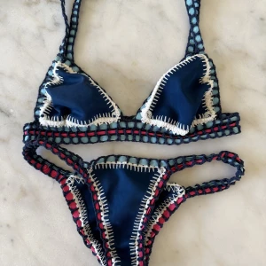 Virkad bikini  - Virkad bikini från Nelly. Topp i storlek M, trosor i storlek S.