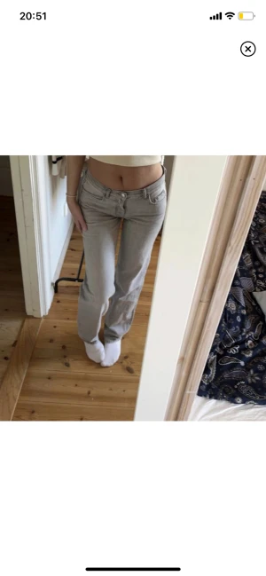 Jeans - Säljer mina gråa lågmidjade jeans från Gina tricot ☺️bra skick 