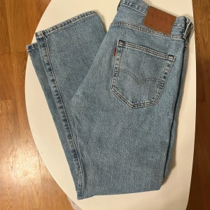 Levis 501 - Levis 501 som använd bara ett fåtal gånger. Säljer pågrund av att jag har vuxit ut 
